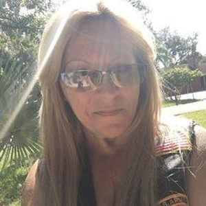 Jenniffer, a Couple member near Manning