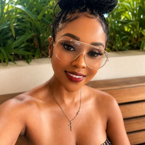 Couple event host