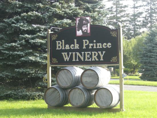 Black Prince Winery & Canadian Cellars offering Wood-Fired Pizza & Disc Golf