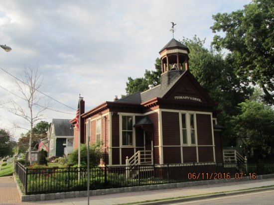 Lyndhurst Historical Society  - Little Red Schoolhouse